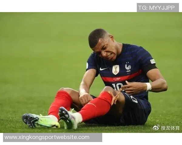 乌龙事件！图拉姆意外磕球阿塞拜疆门将失误助法国3-1领先